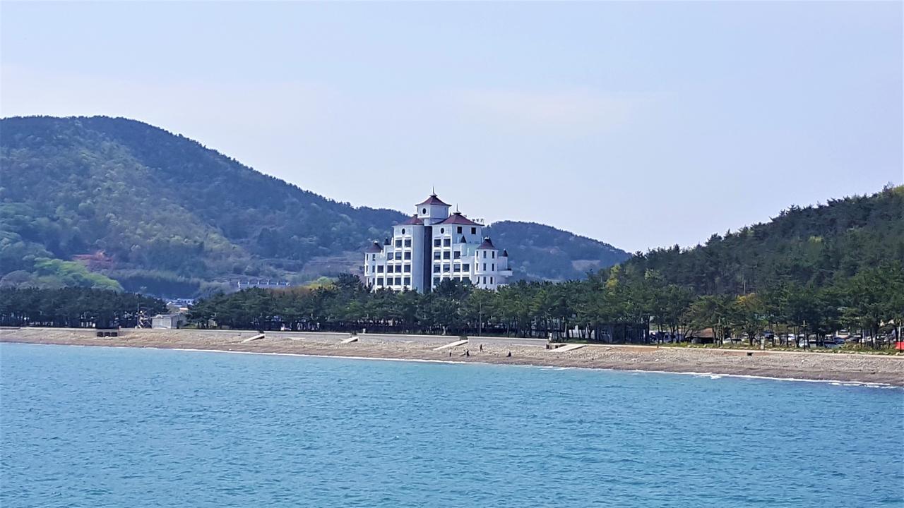 Namhae Beach Hotel Exterior photo